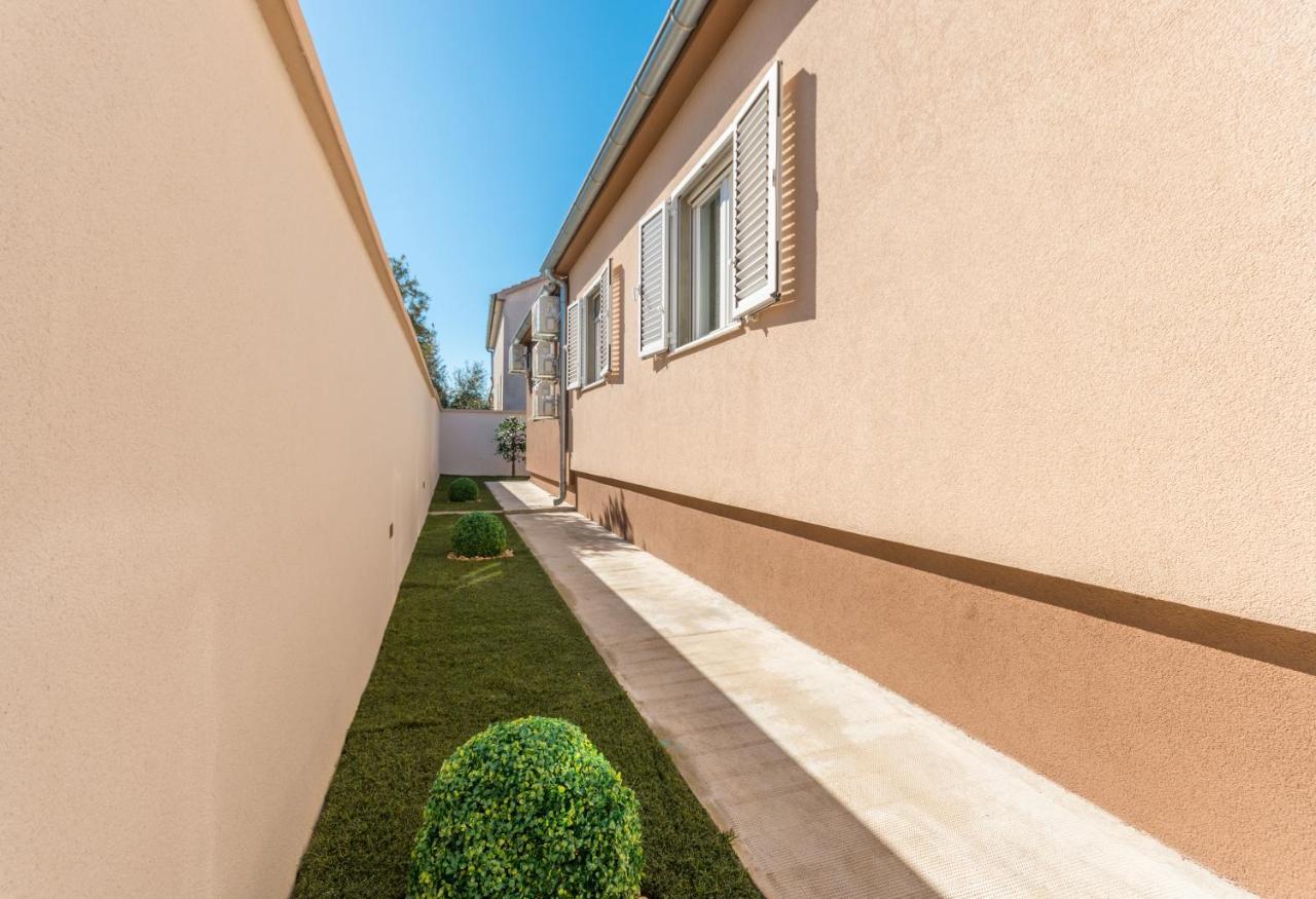 Villa Lucija Biograd Na Moru Exterior foto